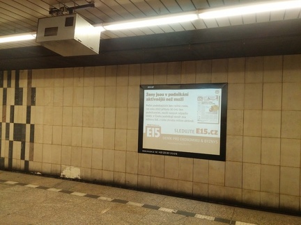 Проектор рекламы в метро